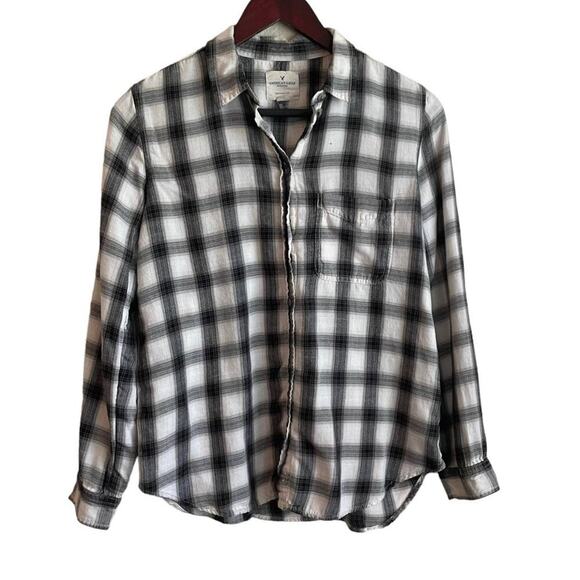 American Eagle Outfitters Tops - American Eagle Flannel Top M Black White Plaid‎ Cozy Button Up Cabincore Western